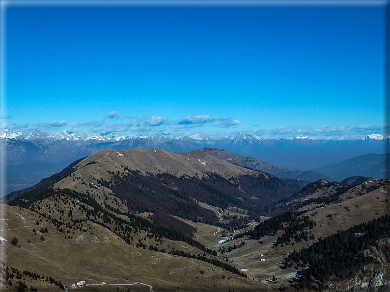 foto Salita dal Monte Tomba a Cima Grappa